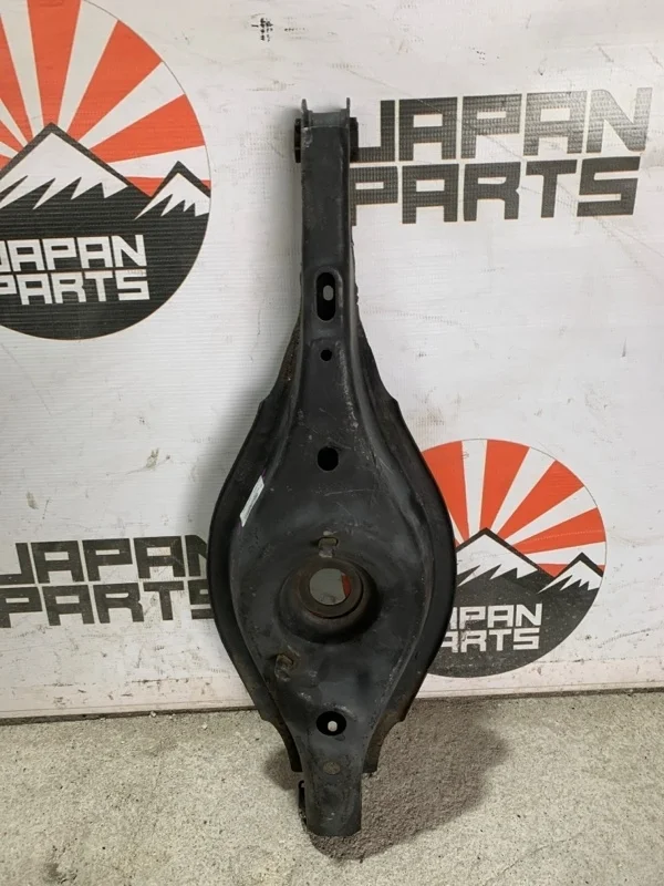 Рычаг подпружинный Mazda 3 B45A28300 BM, задний правый