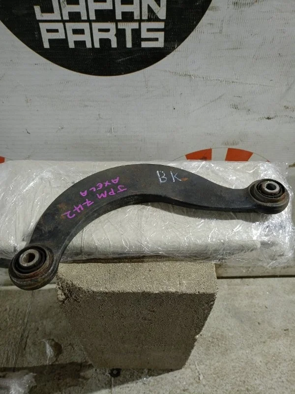 Рычаг серповидный Mazda 3 BP4K28C10B BK