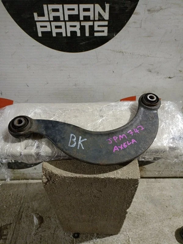 Рычаг серповидный Mazda 3 BP4K28C10B BK