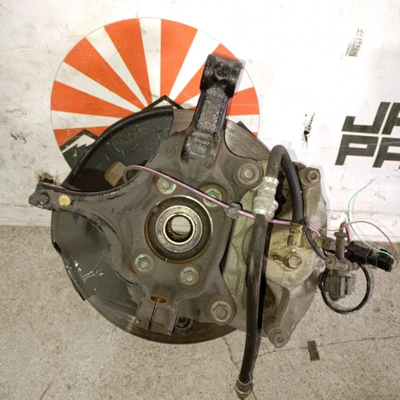Кулак поворотный Mazda 3 B45A33031 BM, передний левый