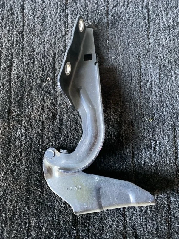 Петля капота Mitsubishi Outlander MN175241 GF, левая