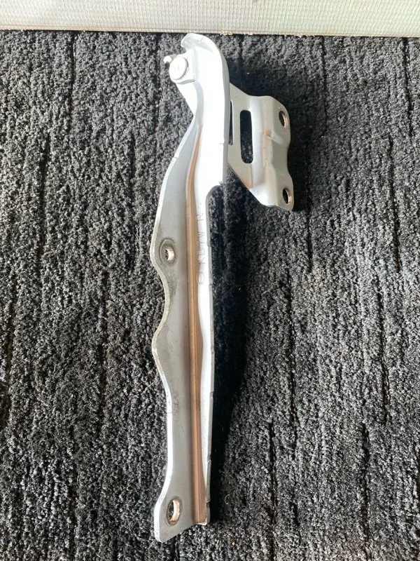 Петля капота Mazda CX-5 KB7W52410 KF, правая