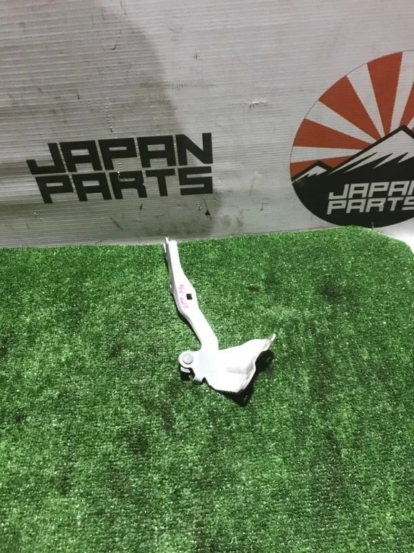 Петля капота Mazda 6 GS1D52420A GH, правая