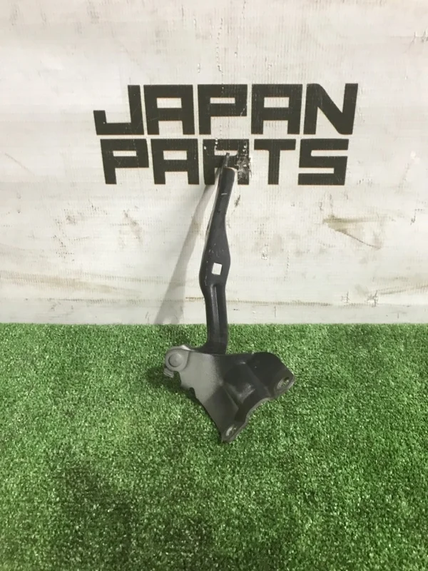 Петля капота Mazda 6 2002-2012 GS1D52420 GH, передняя правая