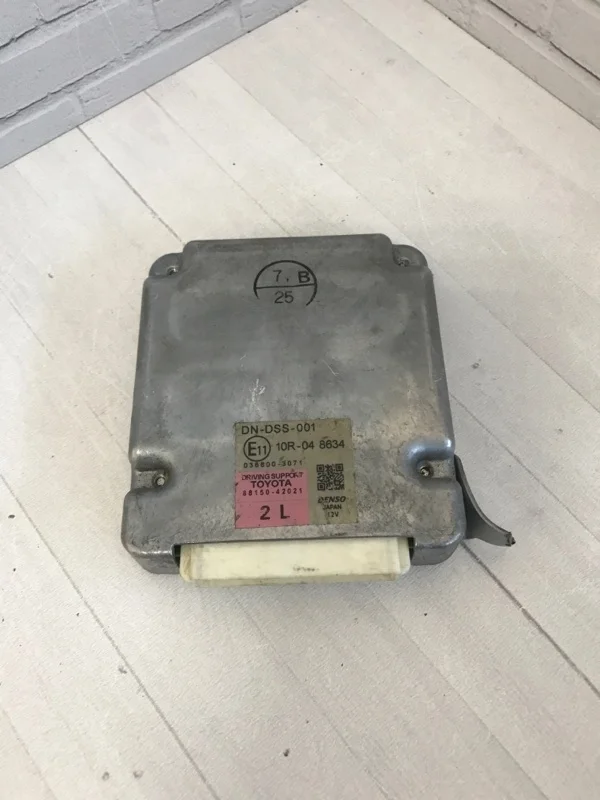 Блок управления круиз-контролем Toyota RAV4 8815042021 40