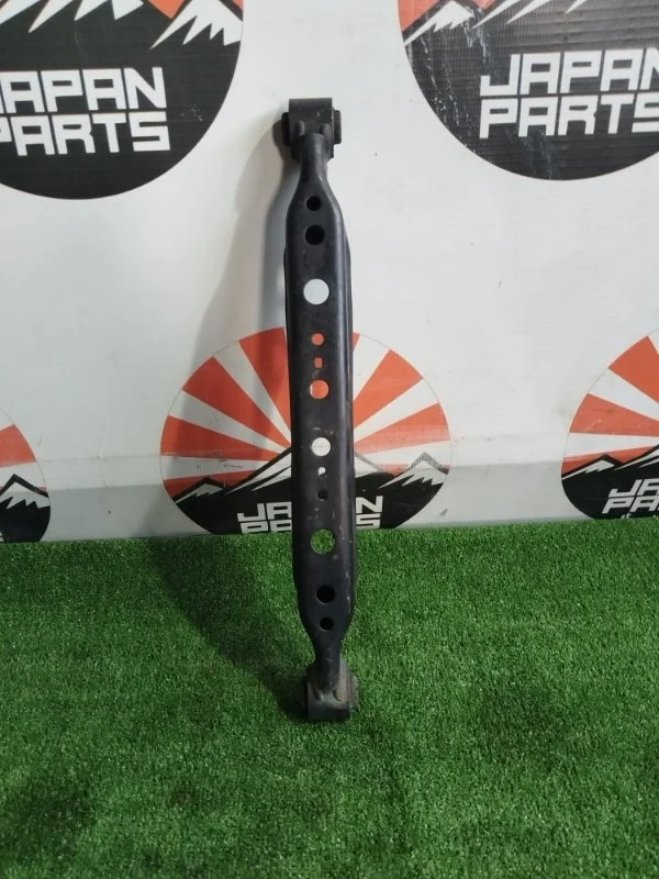 Рычаг поперечный Nissan X-Trail 55110JG00B T32 2.0, задний