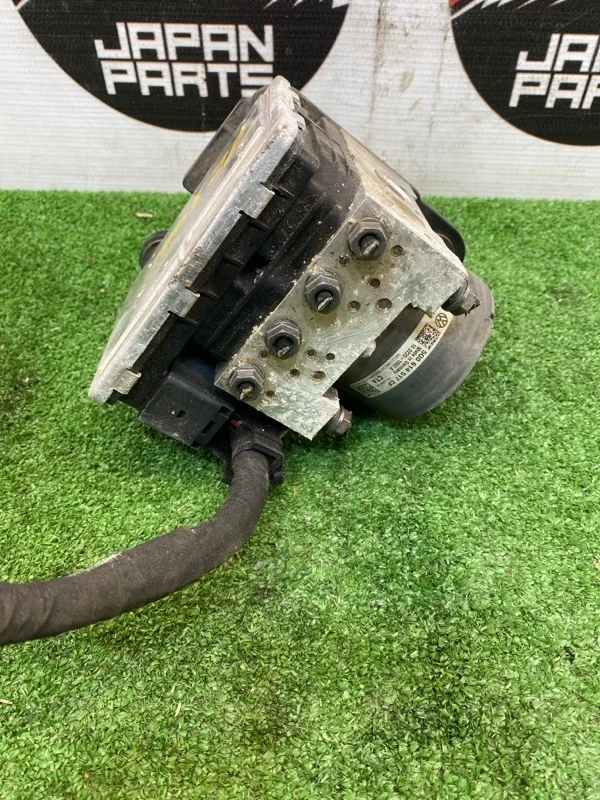 Блок abs Volkswagen Tiguan 5Q0614517CF 2 2.0