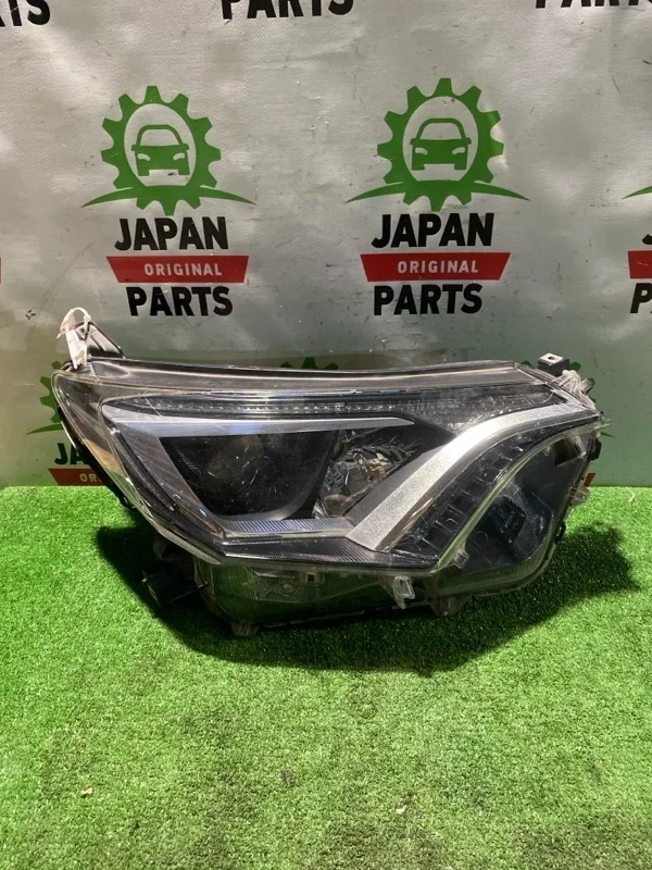 Фара Toyota RAV 4 8113042650 40, передняя правая