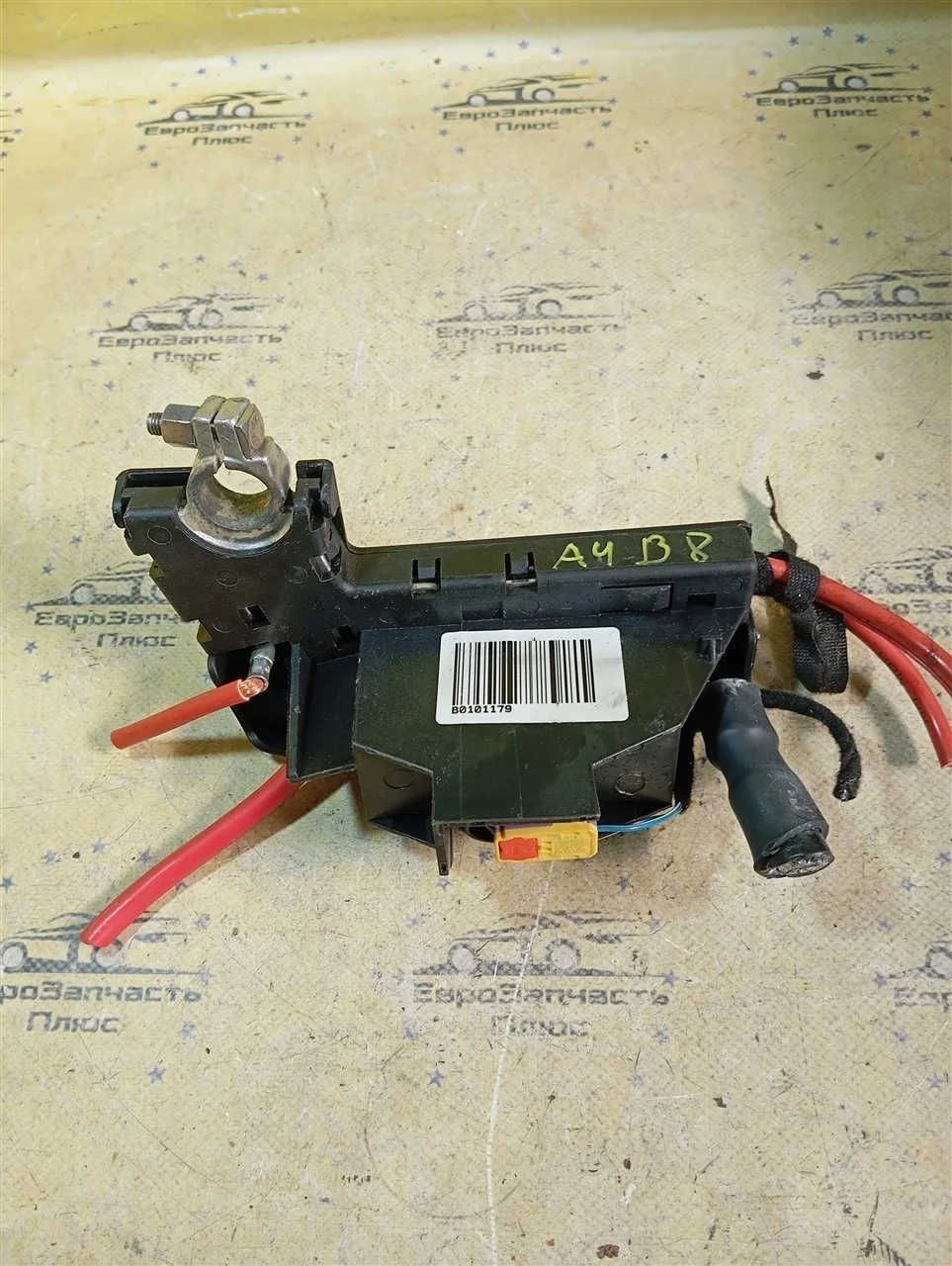 Клемма плюс Audi A4 4F0915519 B8