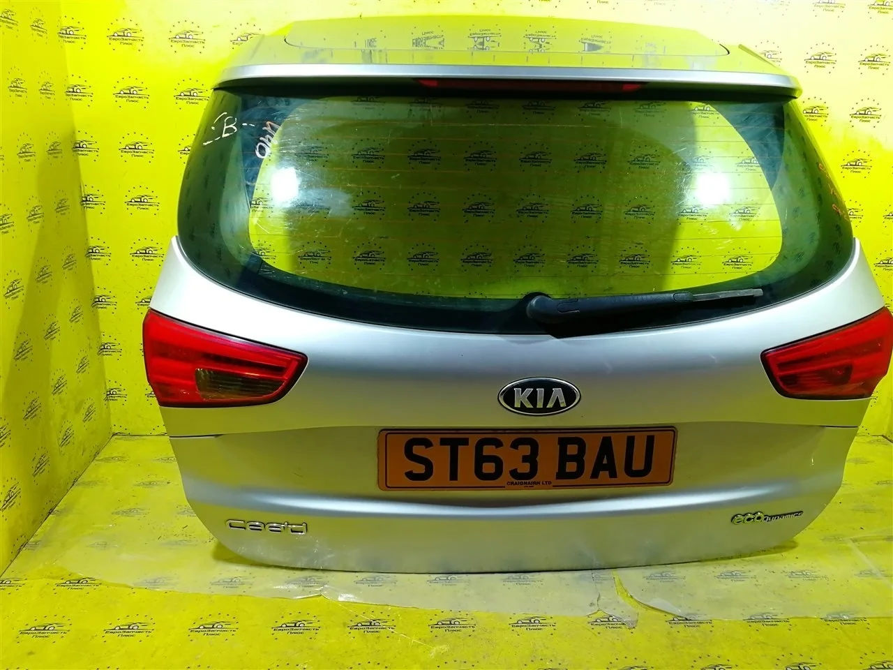 Крышка багажника Kia Ceed 2 73700A2200 JD УНИВЕРСАЛ