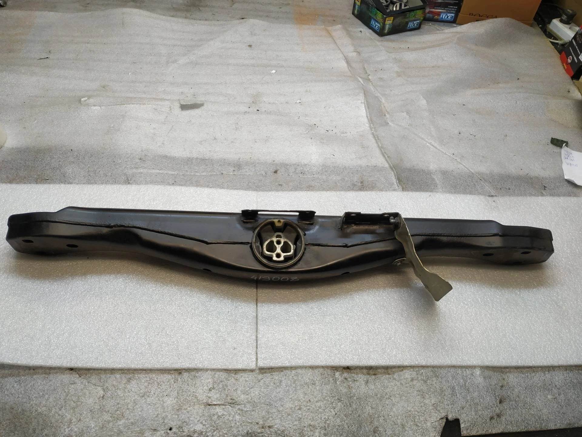 кронштейн коробки (балка кпп) Volkswagen Touareg 2 7P6