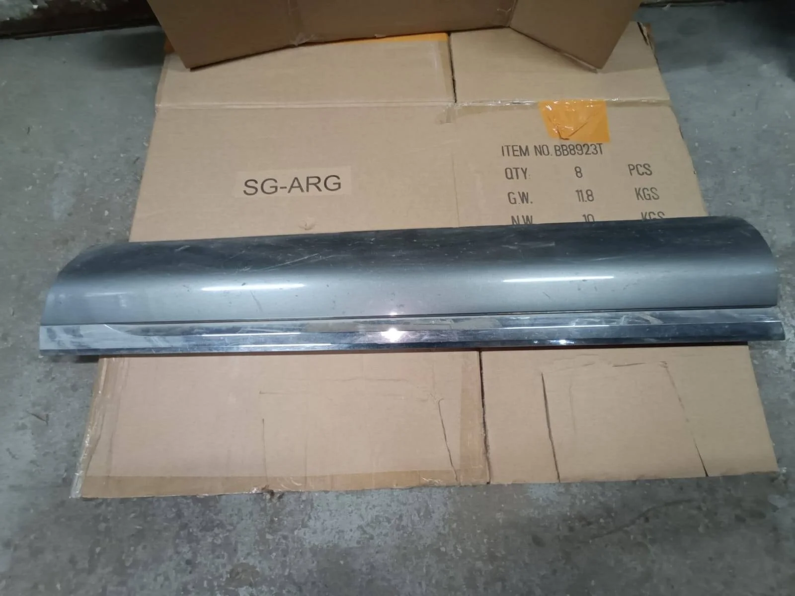 накладка двери передней правой Volkswagen Touareg 2 7P6 2011