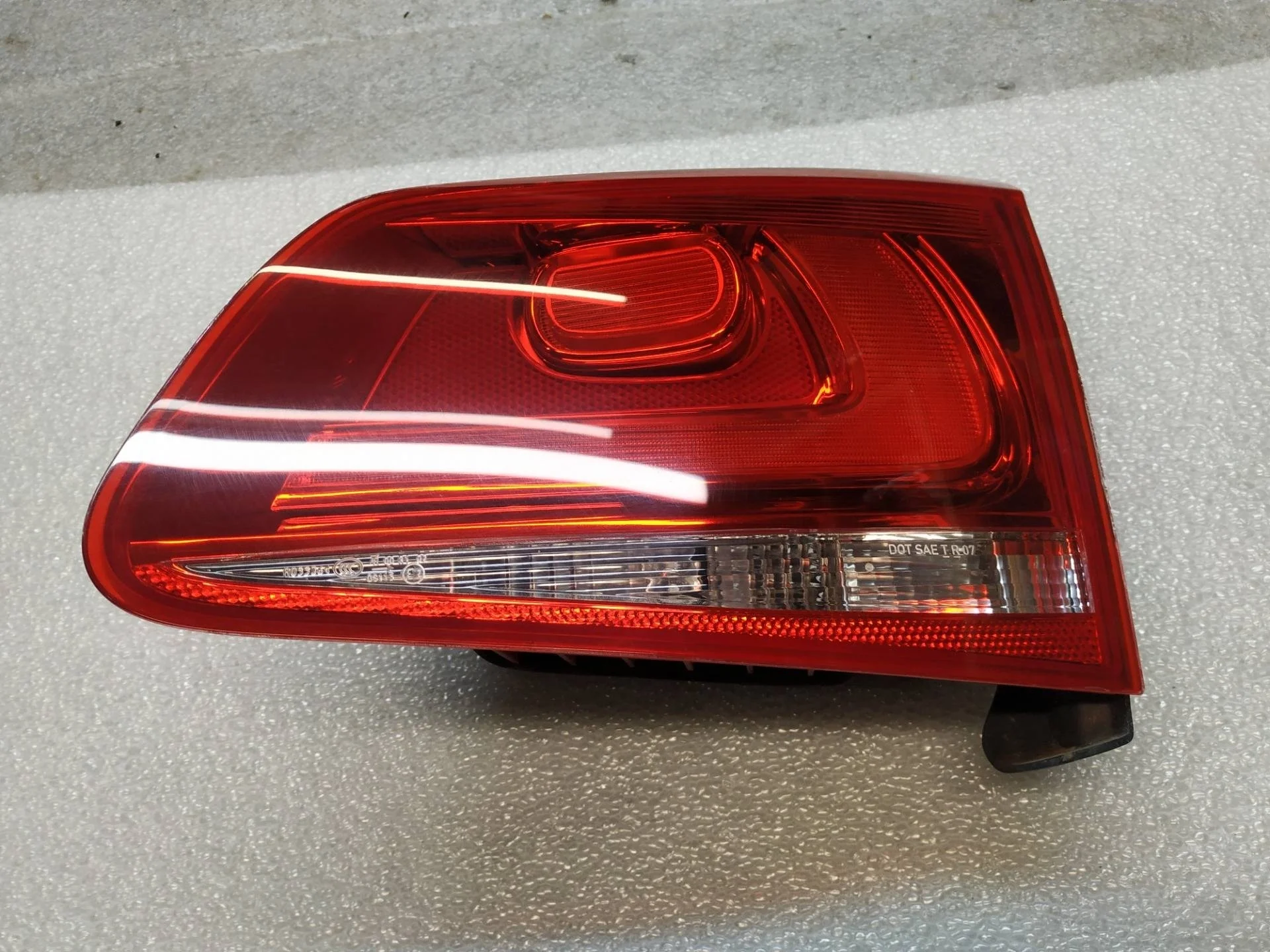 фонарь задний правый Volkswagen Touareg 2 7P6 2011