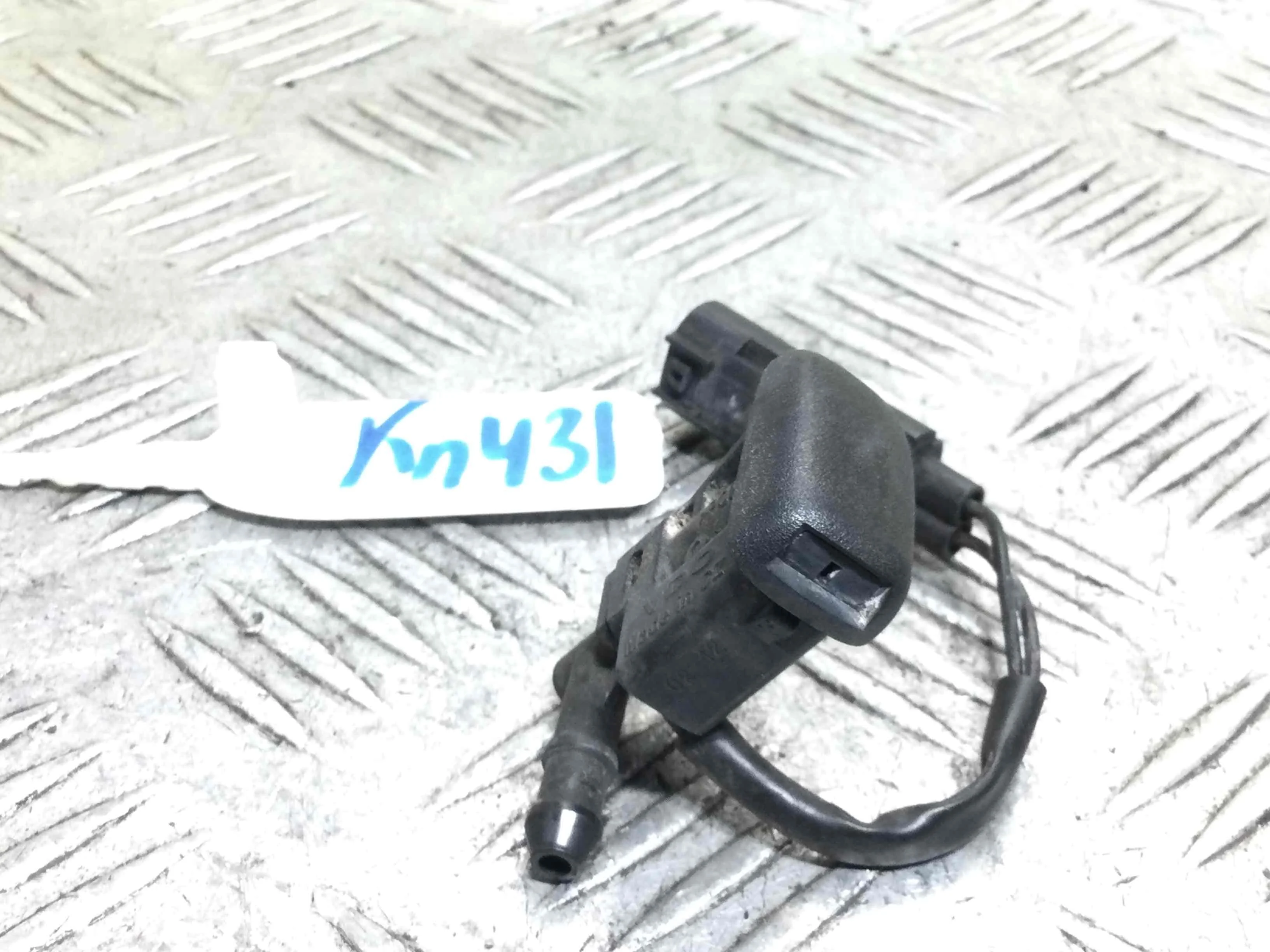 Форсунка омывателя BMW 1-Series E87/E81/E82/E88 [рестайлинг] (2007-2011) дизель 2.0 TD Механика Купе