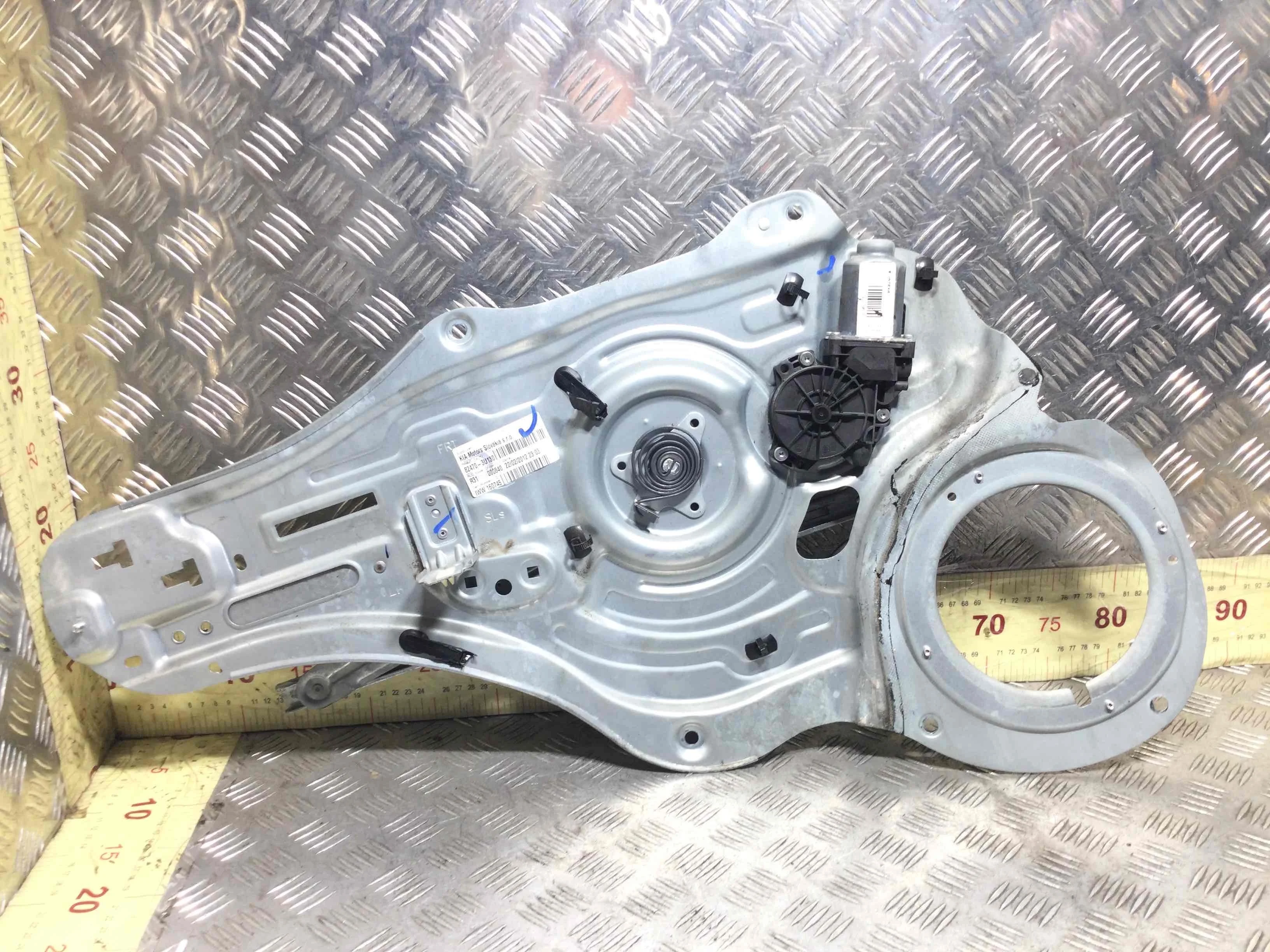 Стеклоподъемник электрический передний левый Kia Sportage 3 поколение (2010-2014) дизель 1.7 CRD Механика Кроссовер