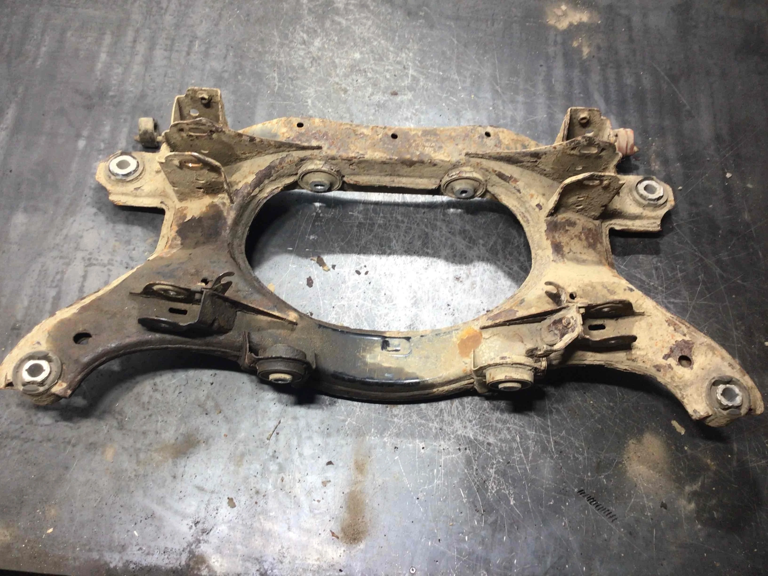 Балка подвески задняя Land Rover Freelander 2 поколение (2006-2010) дизель 2.2 TD Механика Внедорожник