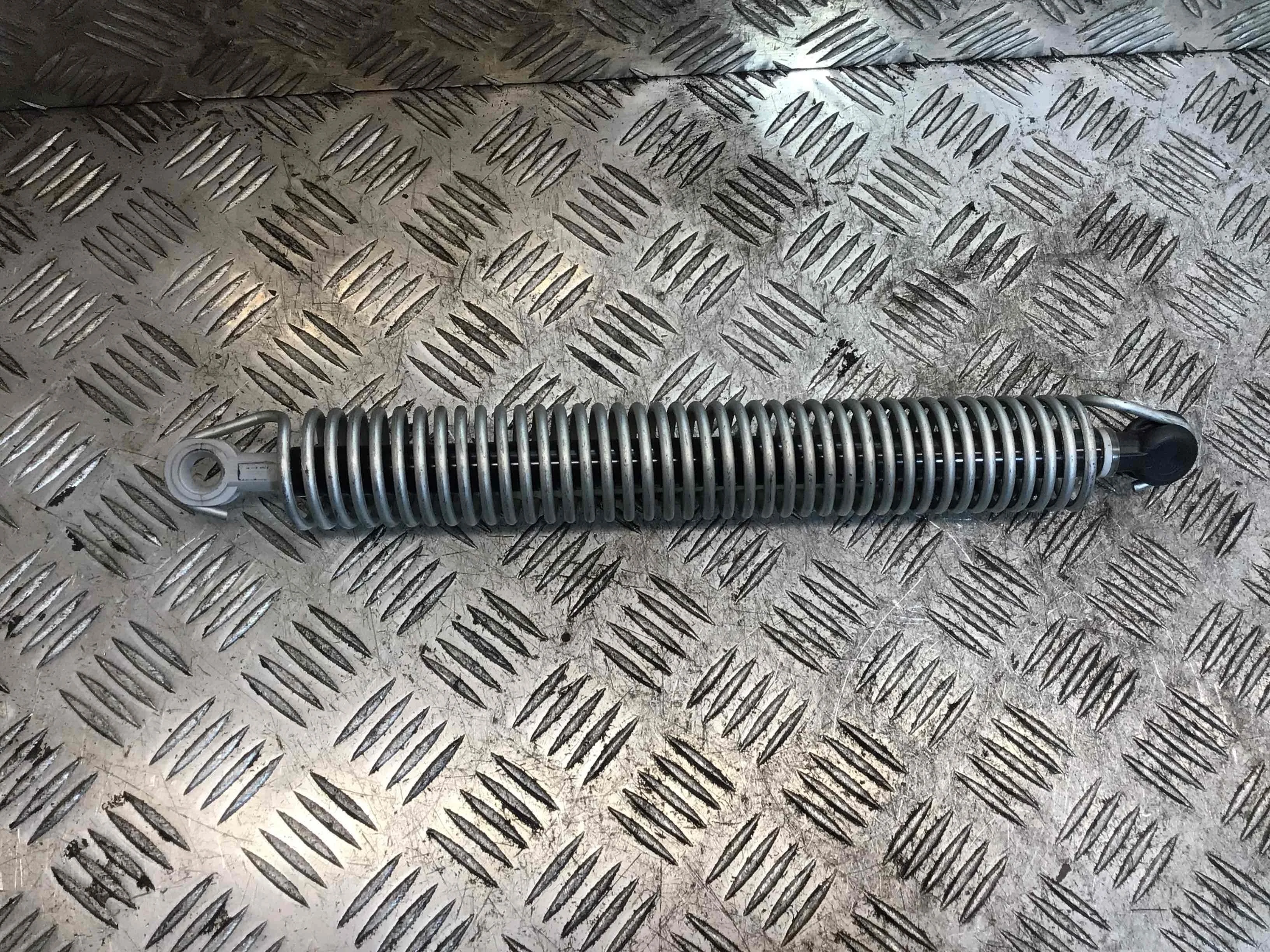 Амортизатор крышки багажника (3-5 двери) BMW 5-Series F10/F11/GT F07 (2009-2013) дизель 2.0 TD Механика Седан