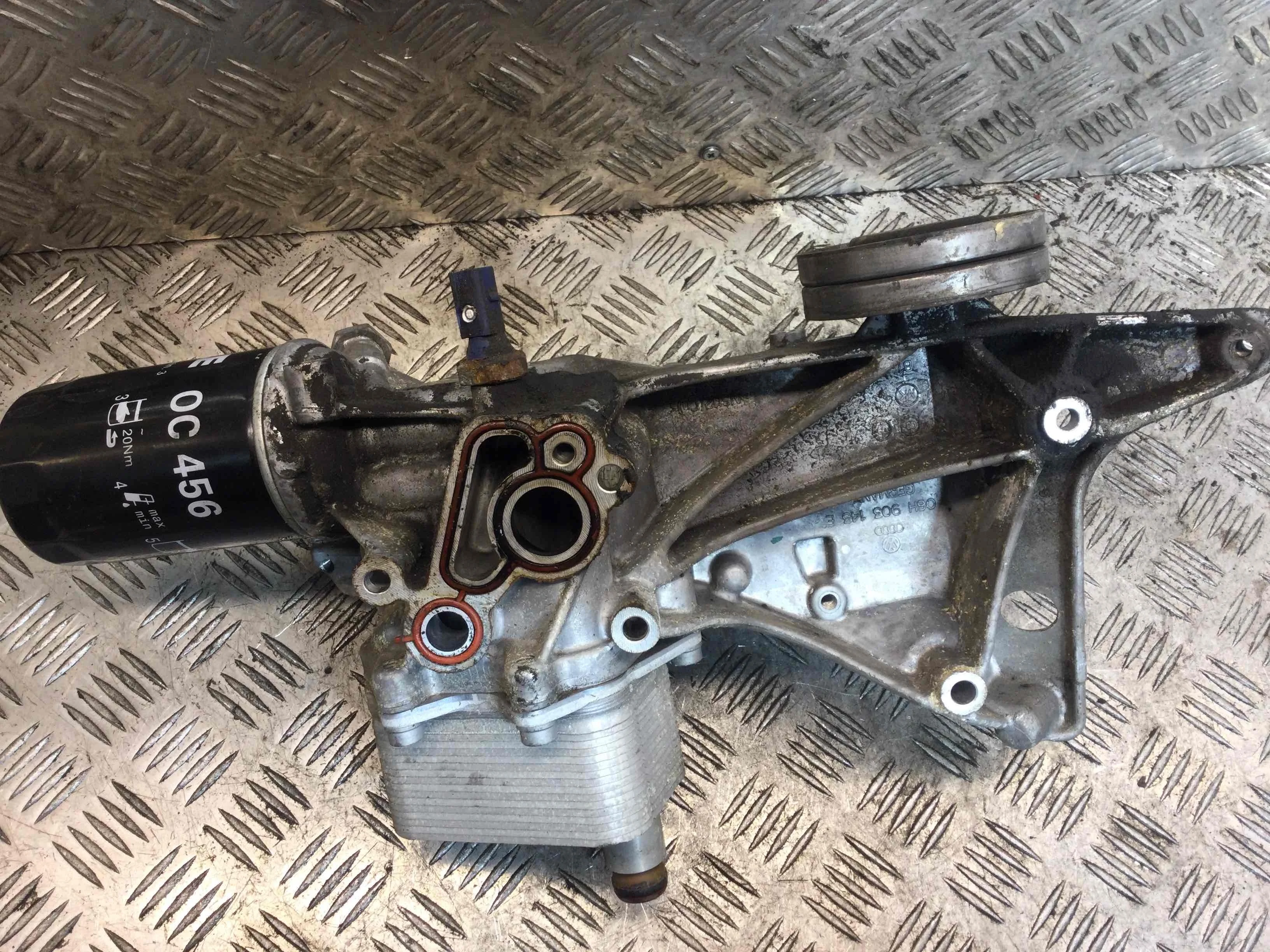 Корпус масляного фильтра Audi A4 B8/8K (2007-2011) бензин 2.0 i Механика Седан