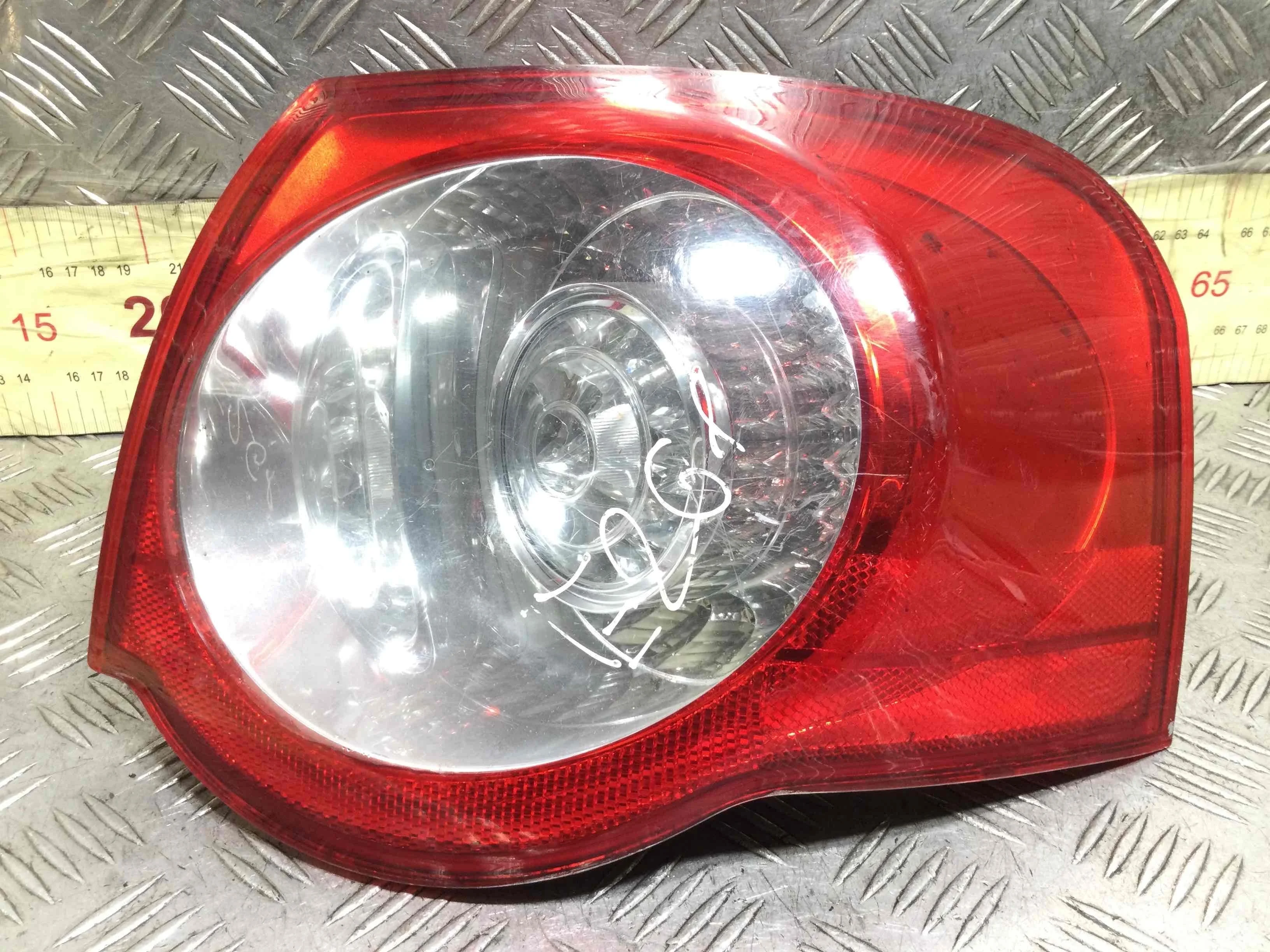 Фонарь задний правый Volkswagen Passat B6 (2005-2010) дизель 1.6 TDI Механика Универсал