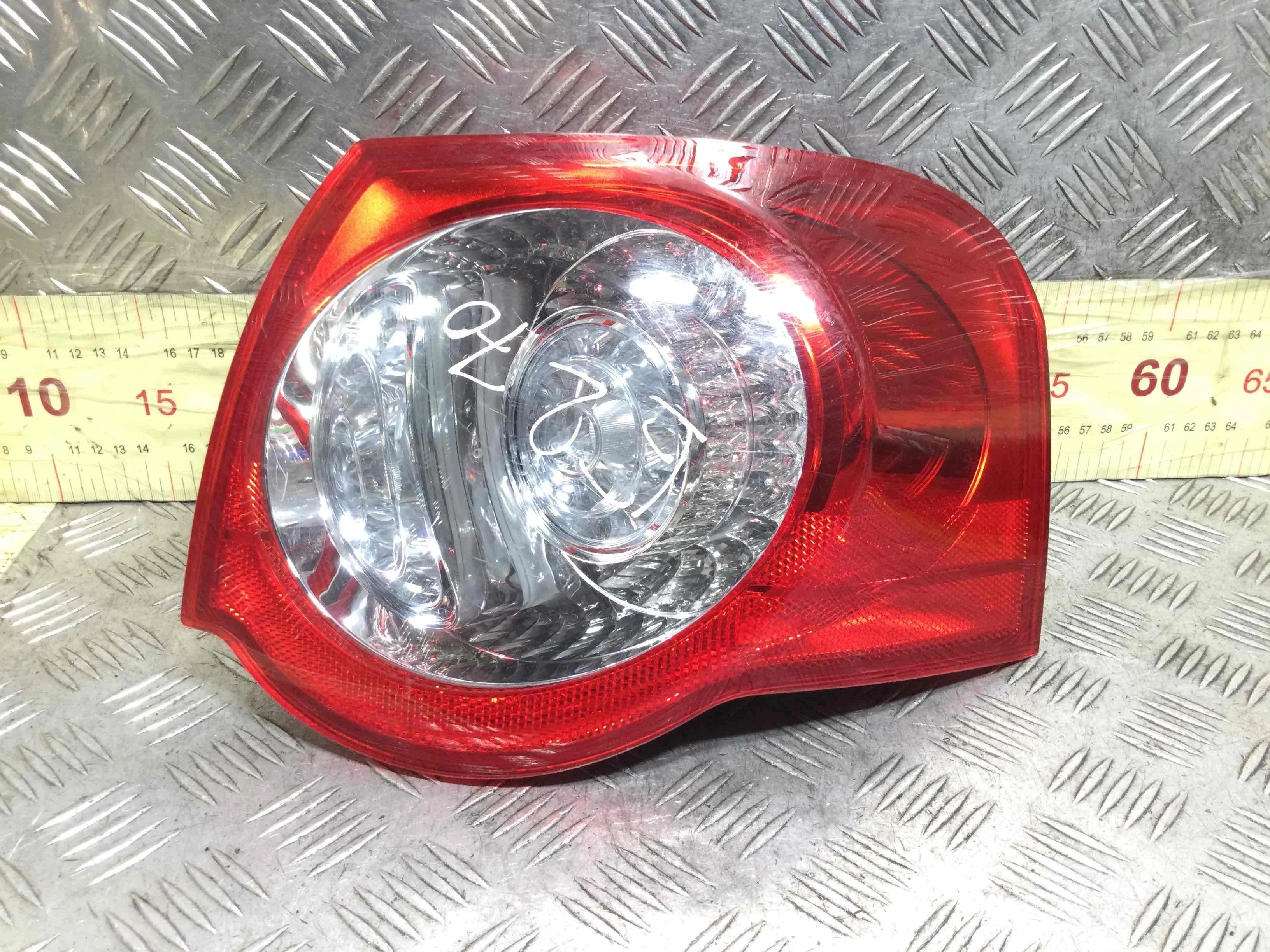 Фонарь задний правый Volkswagen Passat B6 (2005-2010) дизель 2.0 TDI Механика Универсал