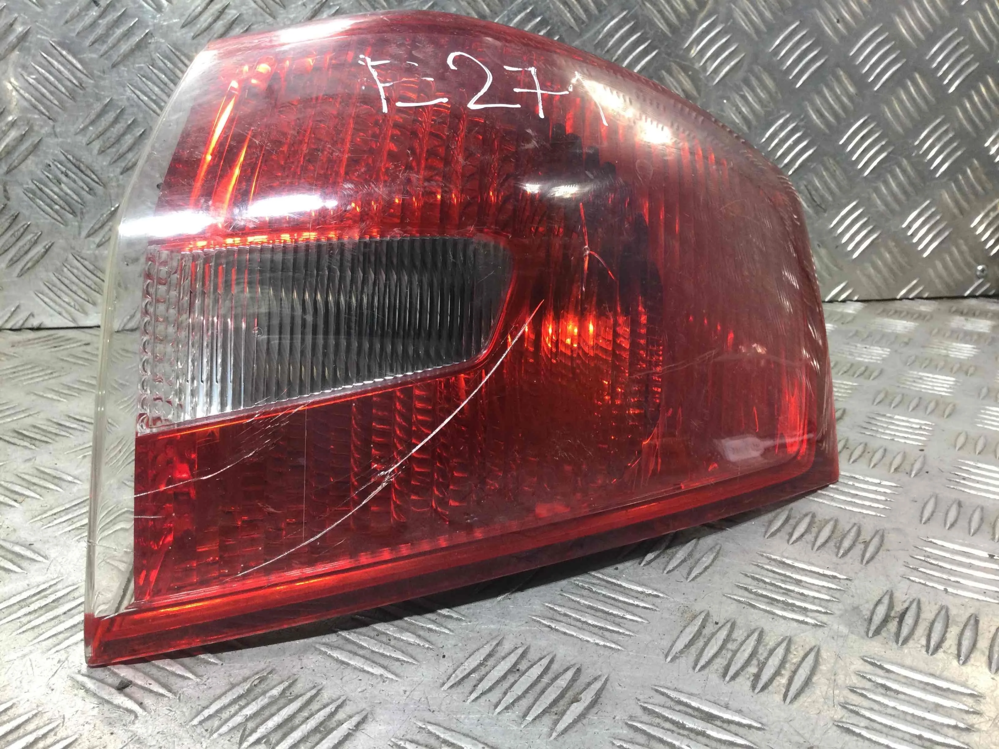 Фонарь задний правый Ford Kuga Kuga I (2008-2012) дизель 2.0 TDCi Механика Кроссовер