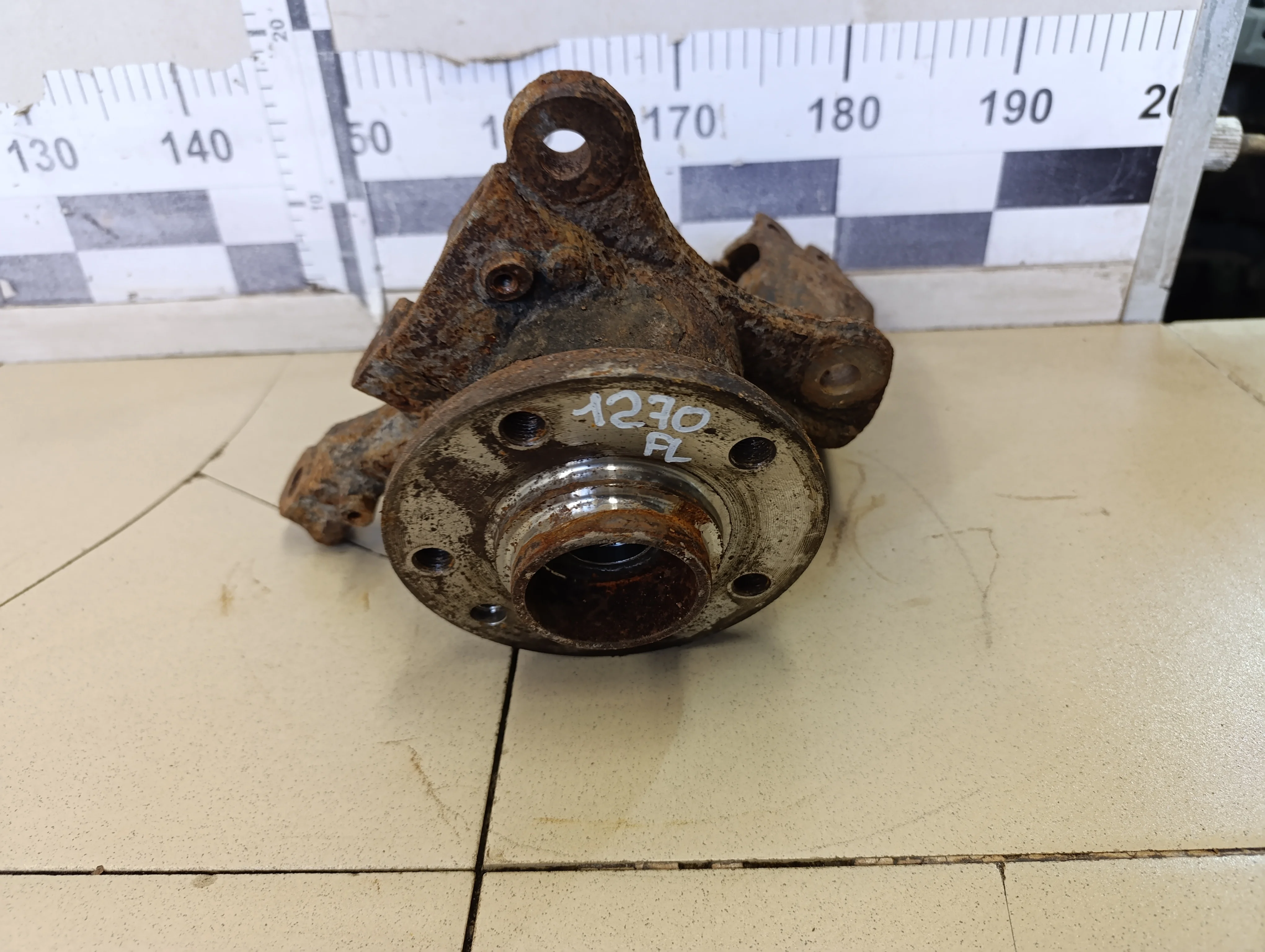 Кулак поворотный передний левый Transporter T5 2003-2015