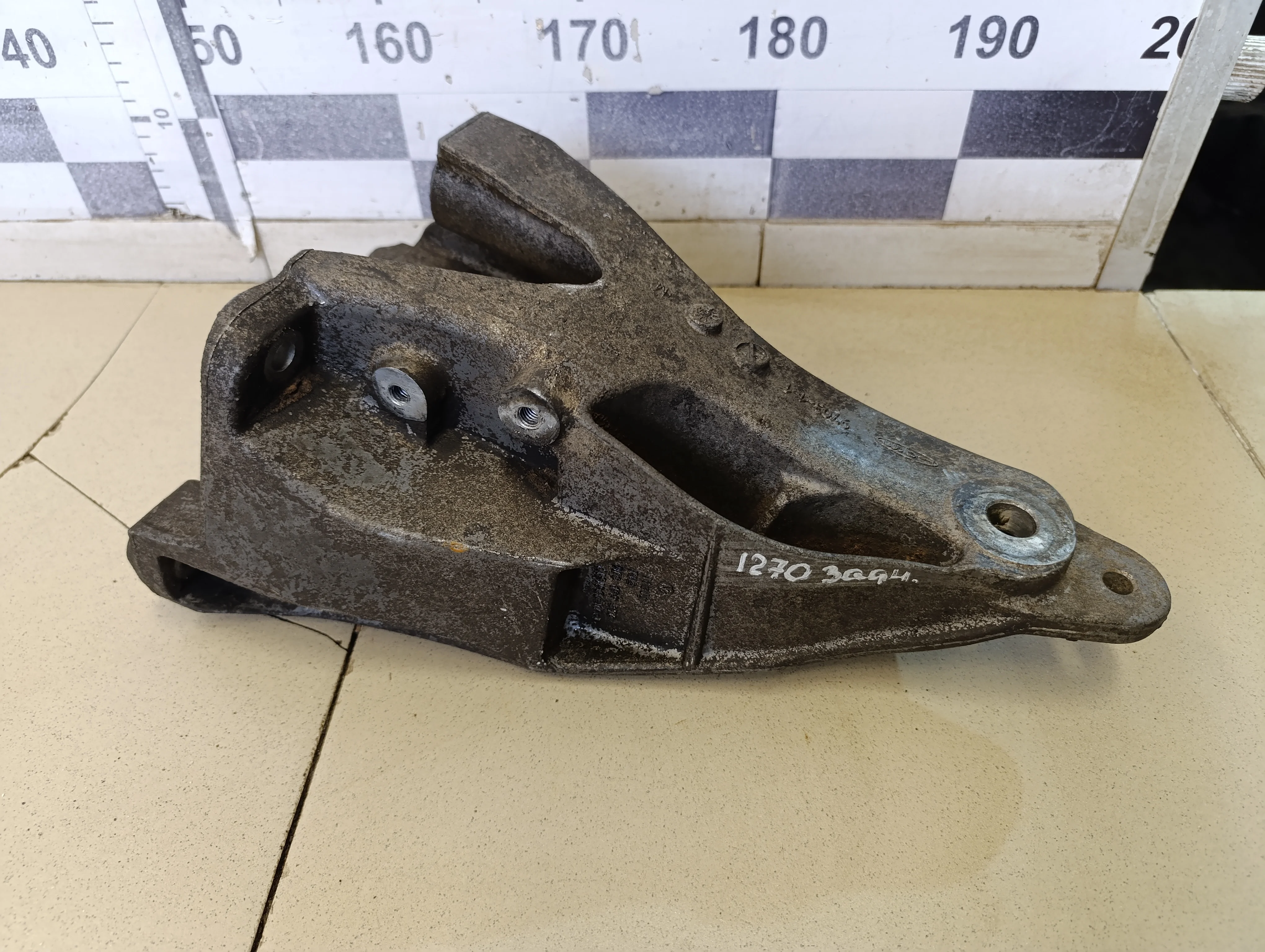 Кронштейн двигателя задний Transporter T5 2003-2015