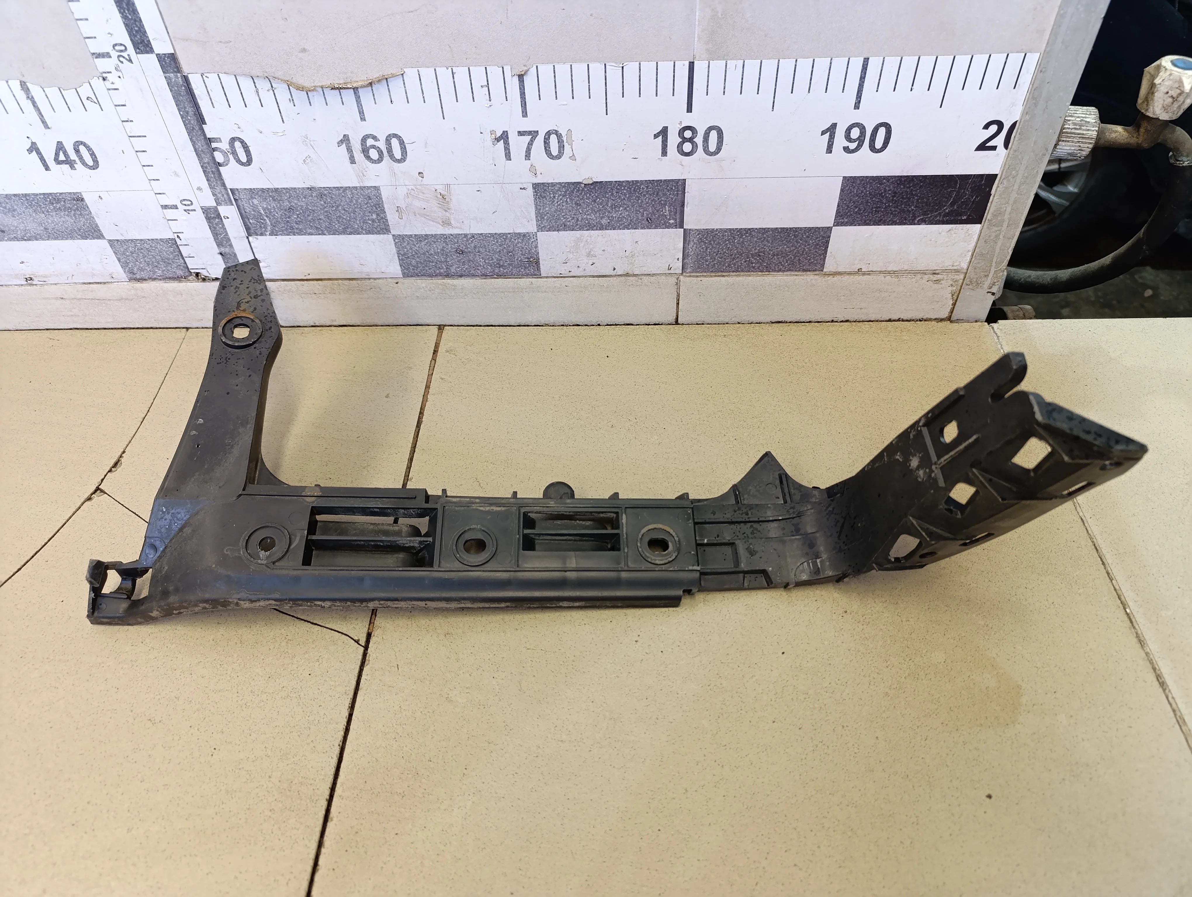 Направляющая заднего бампера левая Transporter T5 2003-2015