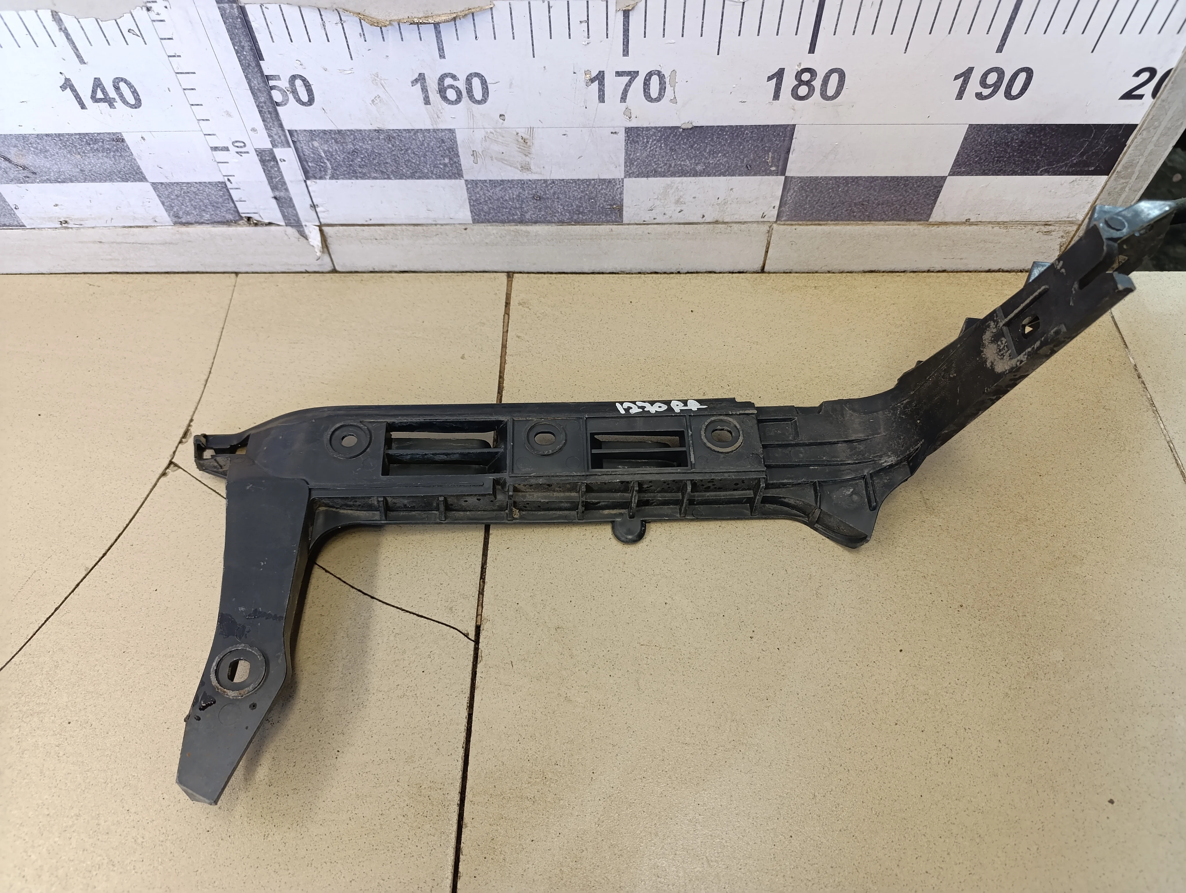 Направляющая переднего бампера правая Transporter T5 2003-2015