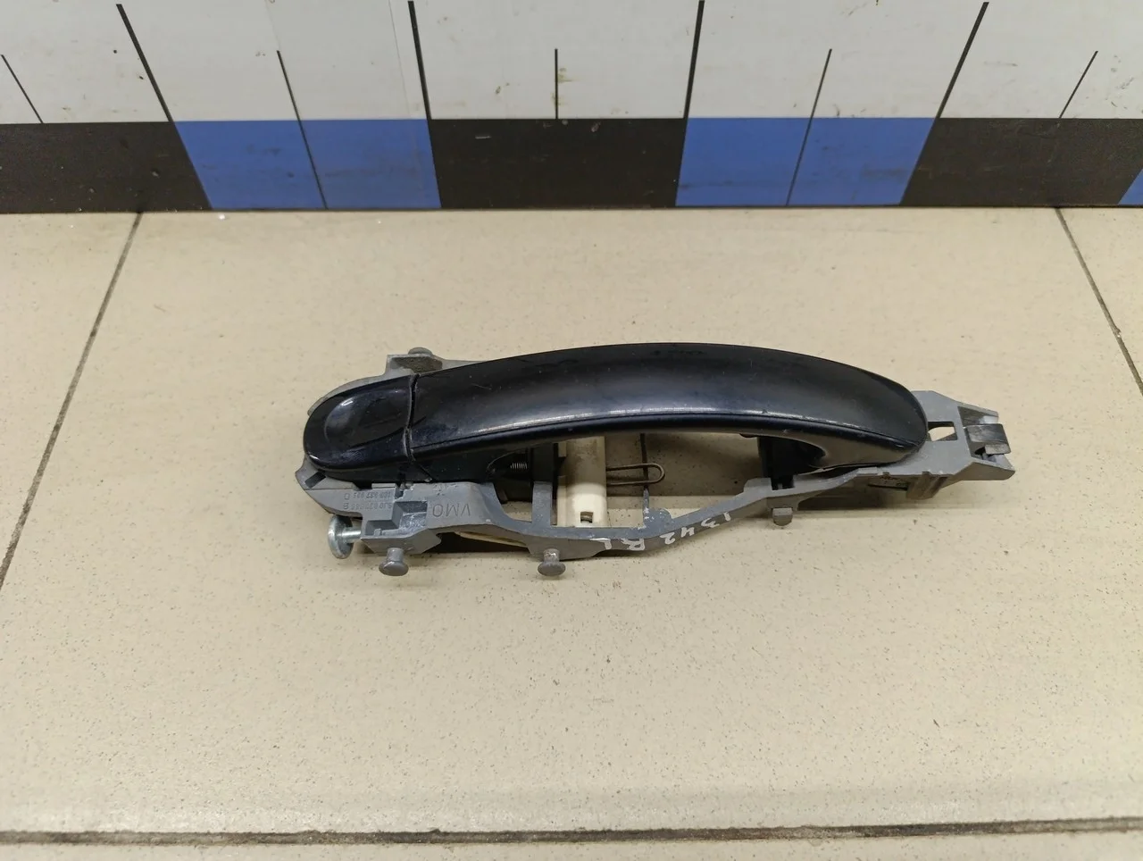 Ручка двери задней наружная левая Golf V Plus 2005-2014