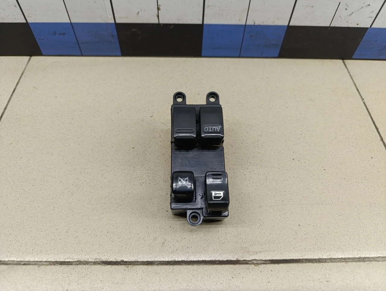 Блок управления стеклоподъемниками Almera N16 2000-2006