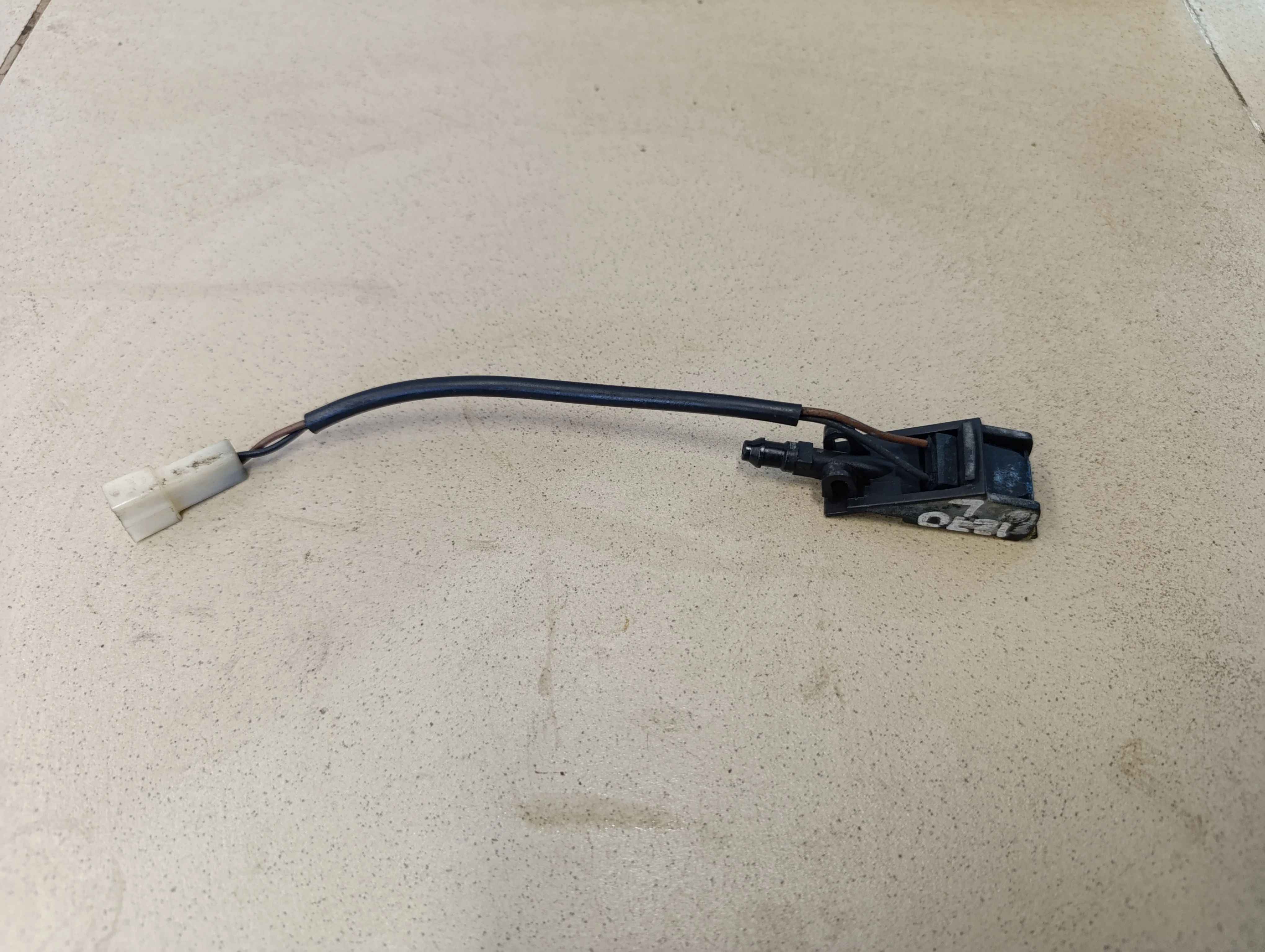 Форсунка омывателя лобового стекла Passat [B5] 1996-2000