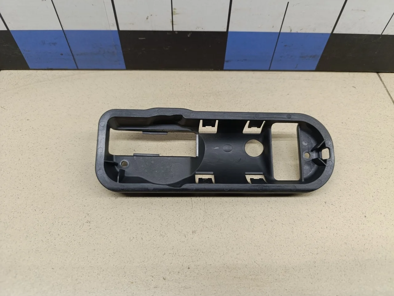 Зажим Golf V Plus 2005-2014