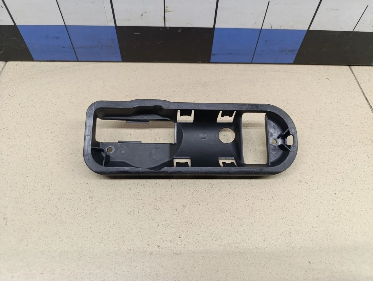 Зажим Golf V Plus 2005-2014