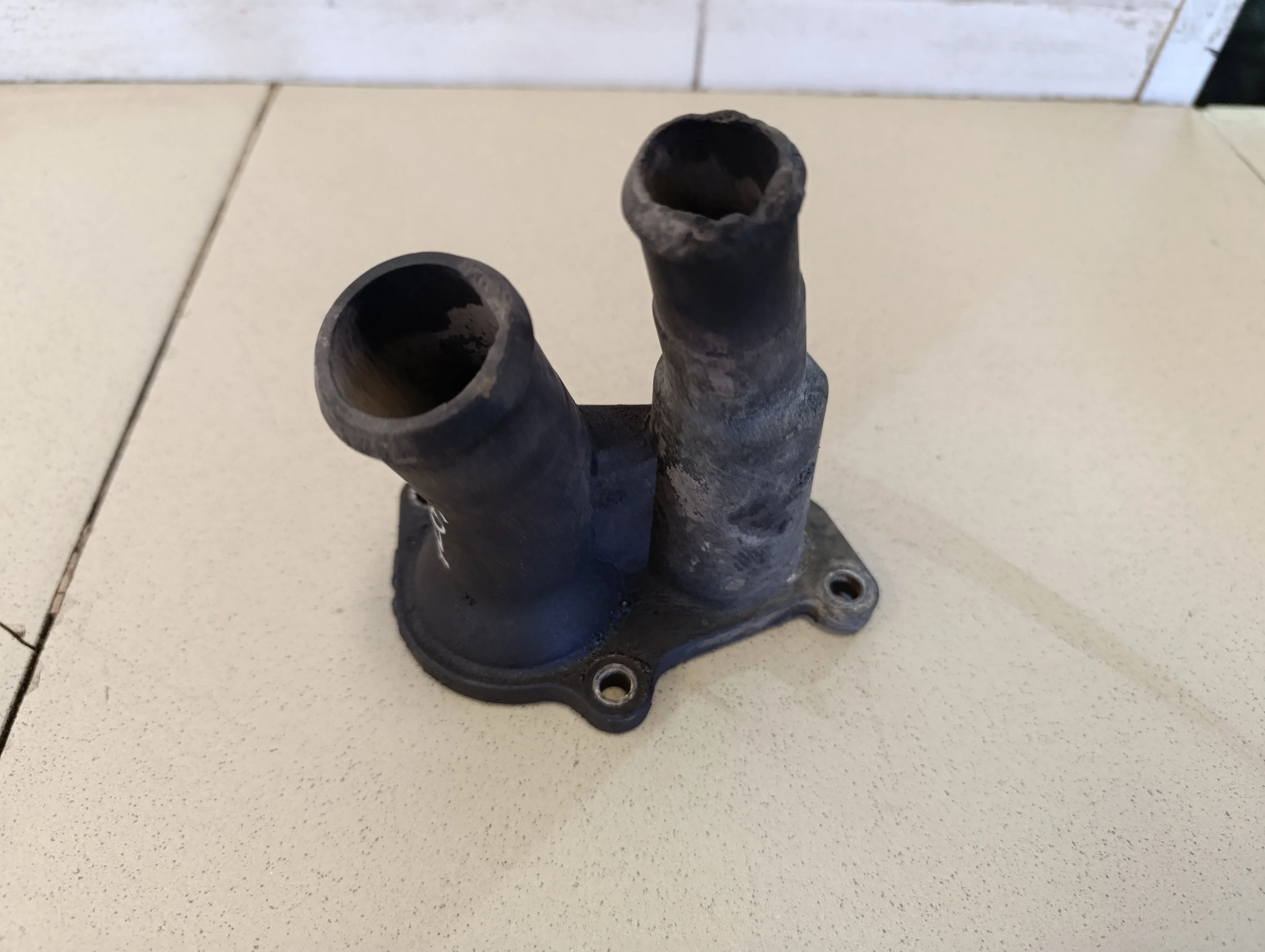 Крышка термостата Focus II 2005-2008