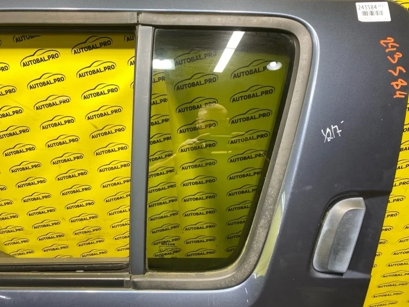 Стекло двери задней левой (форточка) Nissan Pathfinder (R51M) 2004-2013 2008 82263EB33A ВНЕДОРОЖНИК 2.5 D YD25DDTI