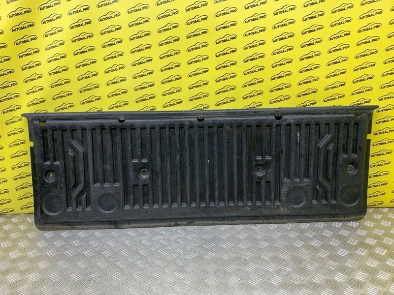 Обшивка крышки багажника Toyota Hilux (2005-2015) 2005 657000K190 ПИКАП 3.0 D 1KDFTV