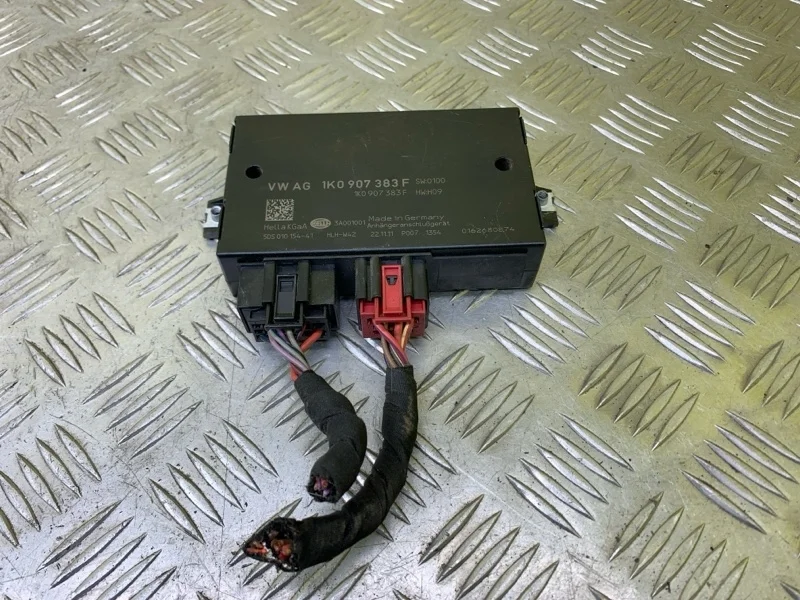 Блок управления фаркопом Volkswagen Amarok (2010-н.в.) 2012 1K0907383F ПИКАП 2.0 D CDCA