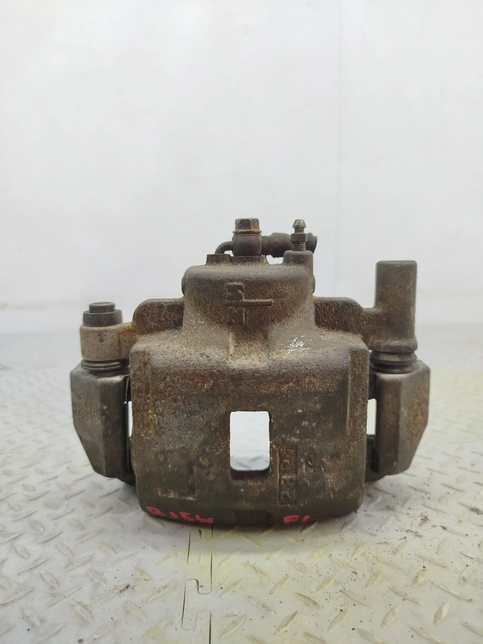 СУППОРТ В СБОРЕ MAZDA ПЕРЕДНИЙ ЛЕВЫЙ GAZR3399Z