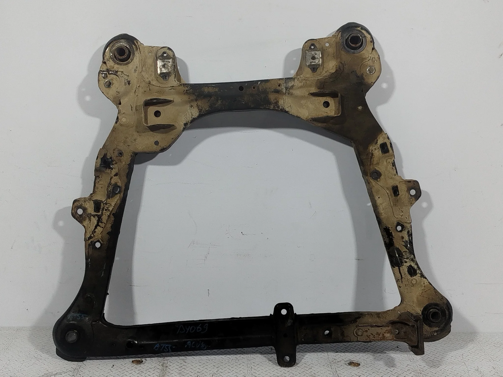 БАЛКА Двигатель/ПОДРАМНИК TOYOTA DAIHATSU LEXUS ПЕРЕДНЯЯ 5110033070 DY069