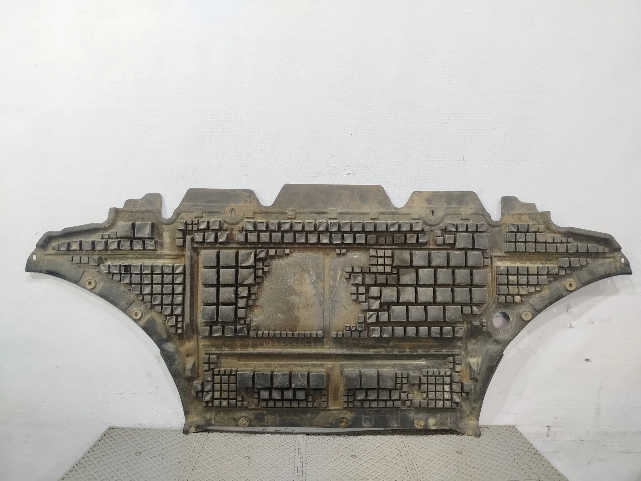 ЗАЩИТА Двигатель AUDI ПЕРЕДНЯЯ ПРАВАЯ 8K0863821AF