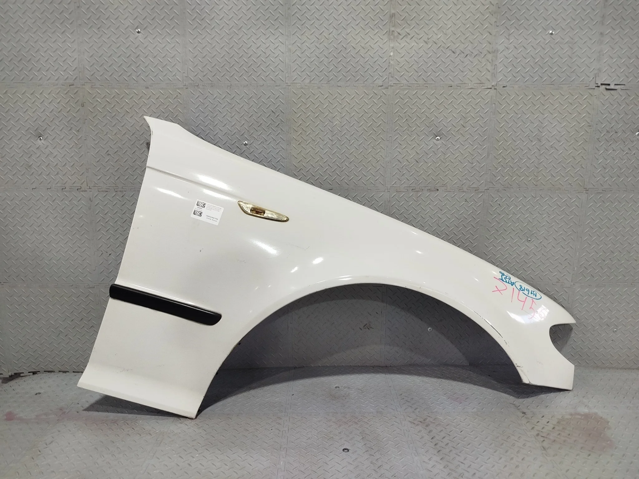 КРЫЛО BMW 3-SERIES 41357042324 ПЕРЕДНЕЕ ПРАВОЕ белый DY618