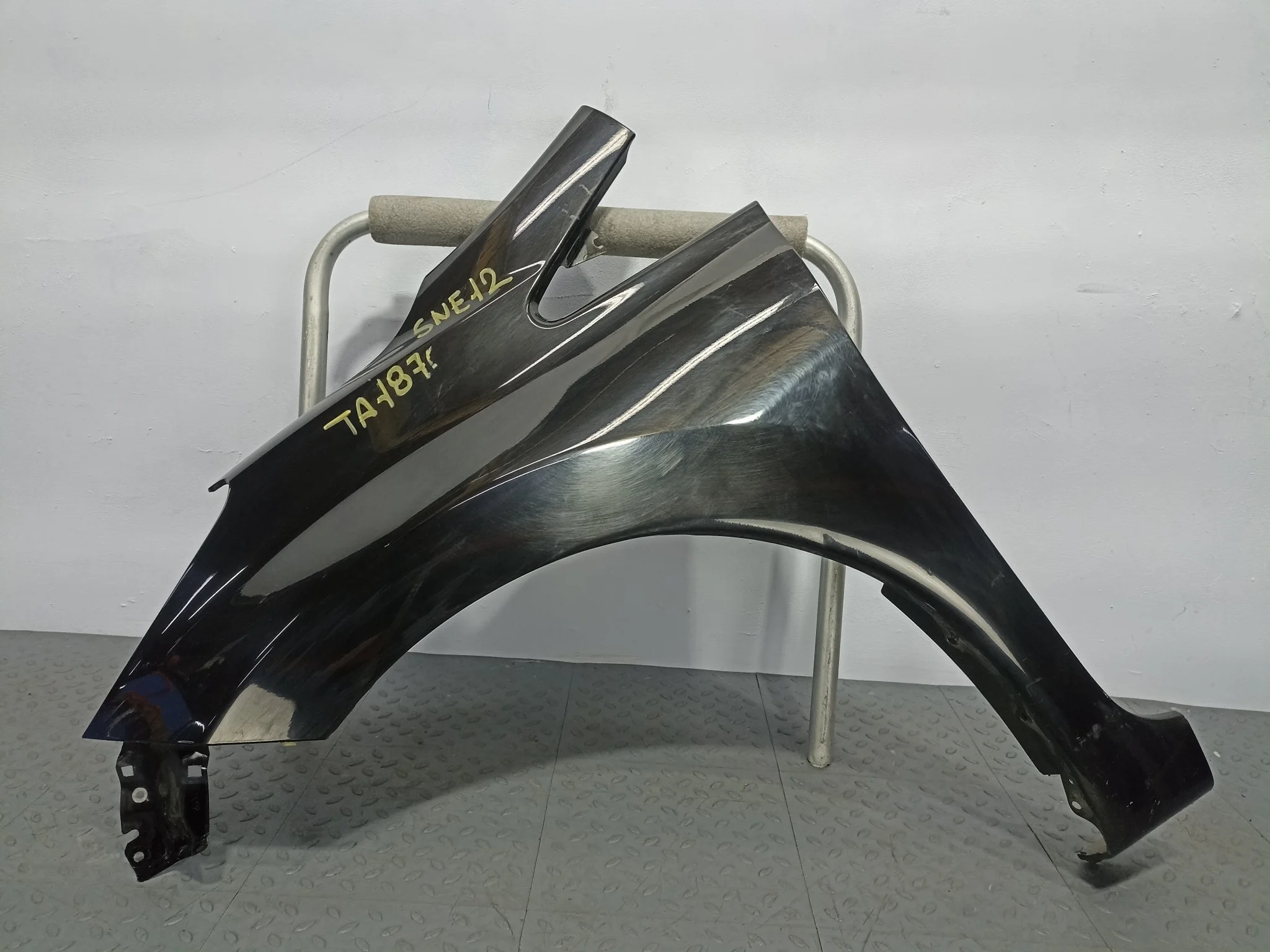 КРЫЛО NISSAN NOTE F31015VAMA ПЕРЕДНЕЕ ЛЕВОЕ черный, KH3 TA1870