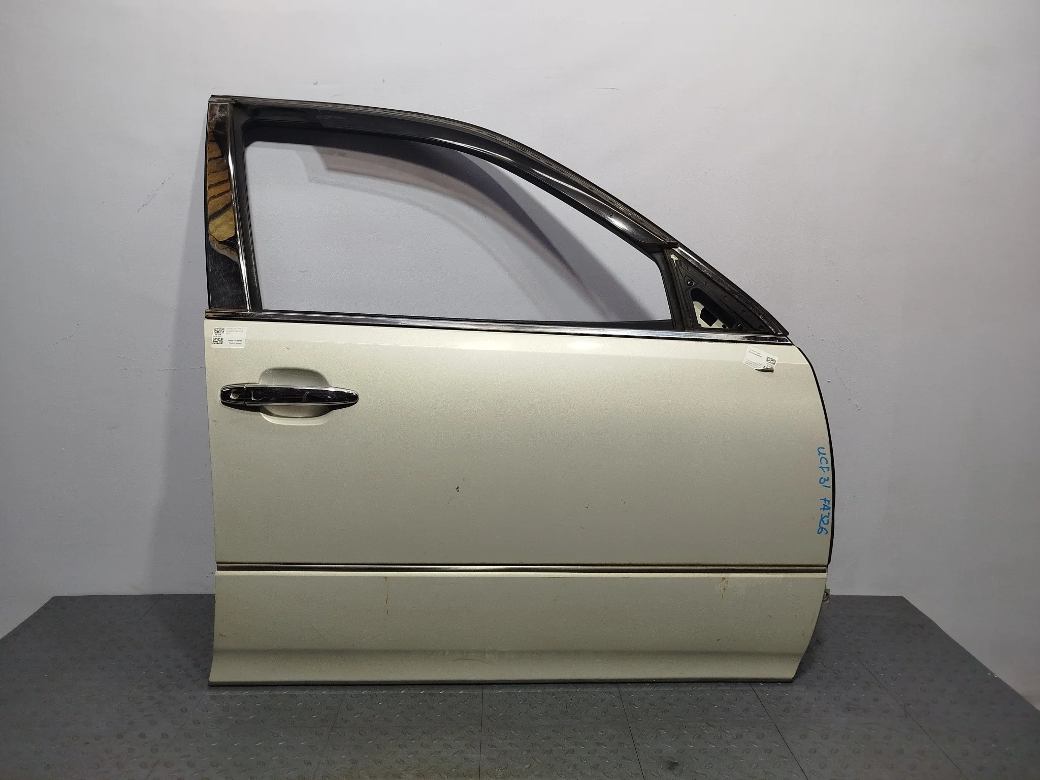 ДВЕРЬ TOYOTA LEXUS CELSIOR LS430 6700150060 ПЕРЕДНЯЯ ПРАВАЯ белый, 072 FA326