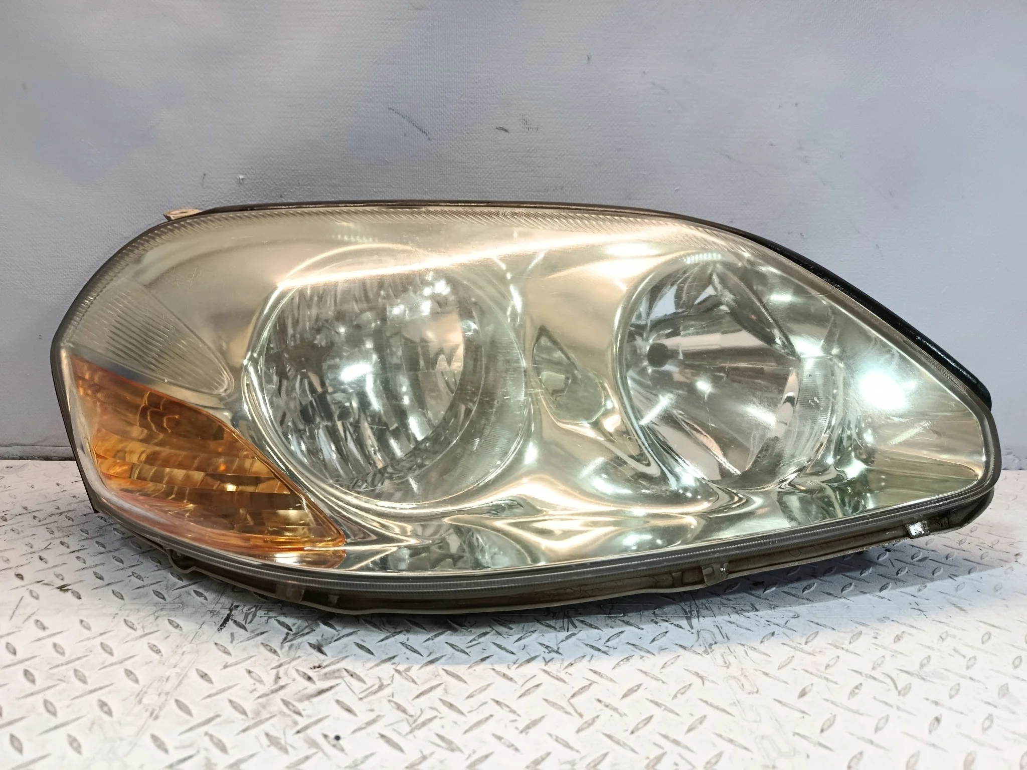 ФАРА TOYOTA ПРАВАЯ 8111022750  KE778Z