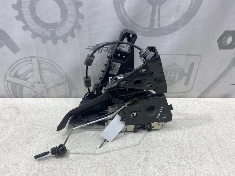 Замок передней левой двери Mercedes-benz 2009 W164