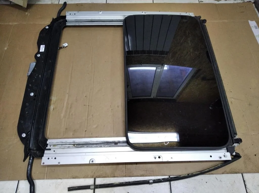 Люк сдвижной Mercedes-Benz