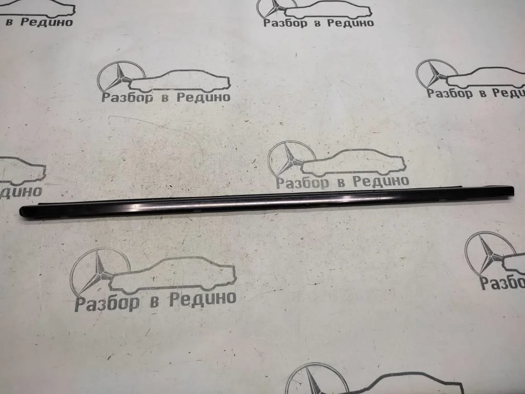 Молдинг стекла двери Mercedes-Benz