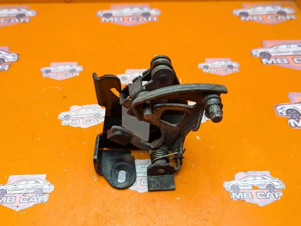 Замок капота Mercedes-Benz