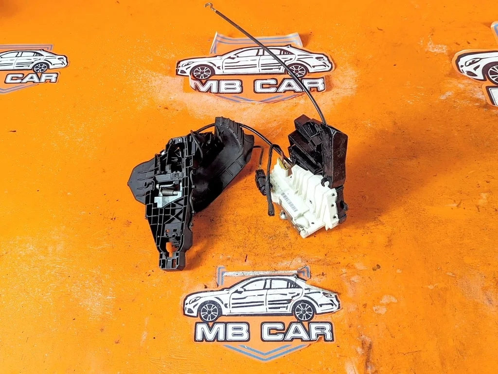 Замок двери передней правой Mercedes-Benz